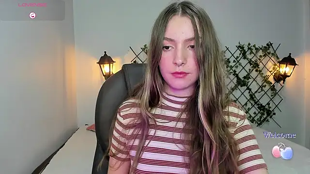 velvet  moon online show from February 6, 1:10 am