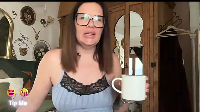 Snapshot of _Melia_ chatting on June 24, 6:12 am Melia online show from June 24, 6:12 am