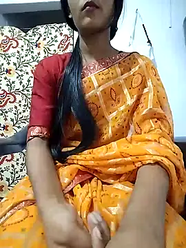 Snapshot of Naina_04 chatting on December 2, 5:19 pm Naina 04 online show from December 2, 5:19 pm
