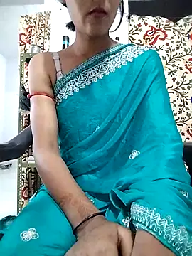 Snapshot of Naina_04 chatting on December 14, 9:14 am Naina 04 online show from December 14, 9:14 am