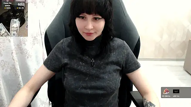 Snapshot of MistyDark chatting on October 17, 11:46 am MistyDark online show from October 17, 11:46 am