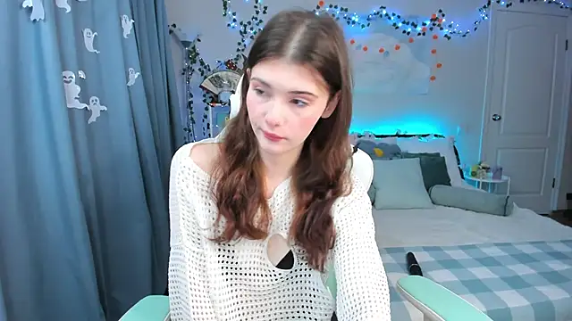 Snapshot of Zoe_Vee chatting on October 28, 3:32 am Zoe Vee online show from October 28, 3:32 am