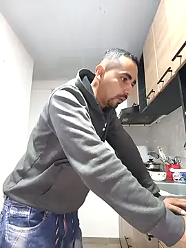 Snapshot of stivenlujan69 chatting on December 14, 1:00 am stivenlujan69 online show from December 14, 1:00 am