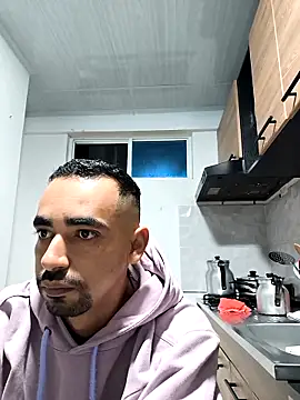 Snapshot of stivenlujan69 chatting on January 19, 12:58 am stivenlujan69 online show from January 19, 12:58 am