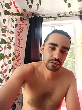 Snapshot of stivenlujan69 chatting on February 9, 7:40 pm stivenlujan69 online show from February 9, 7:40 pm