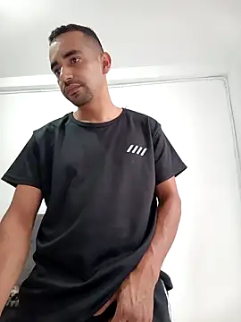 Snapshot of stivenlujan69 chatting on April 13, 8:47 pm stivenlujan69 online show from April 13, 8:47 pm