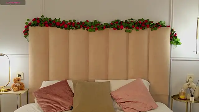 AdoraCortes online show from February 5, 5:01 am