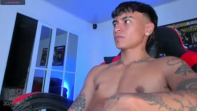 Snapshot of Ftm_xxxperiencie chatting on October 31, 12:44 am Ftm xxxperiencie online show from October 31, 12:44 am