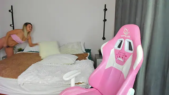 Marie Ellie online show from October 15, 2:01 am