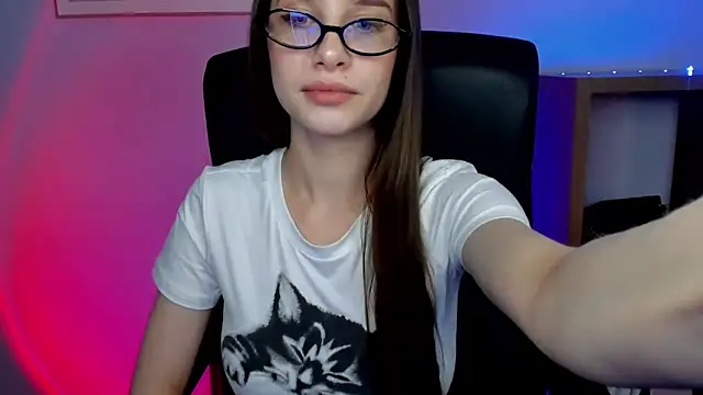 LuxMaya online show from February 12, 8:09 am