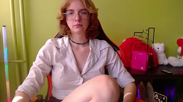 Snapshot of juicyPenny chatting on June 20, 6:27 am juicyPenny online show from June 20, 6:27 am