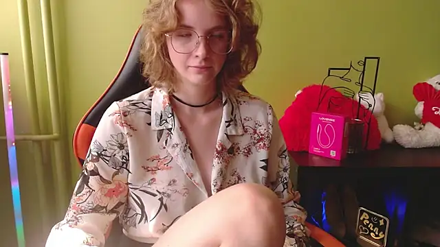 Snapshot of juicyPenny chatting on June 21, 6:27 am juicyPenny online show from June 21, 6:27 am