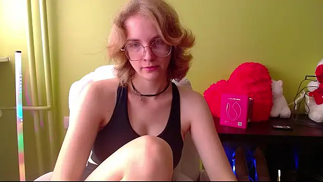 Snapshot of juicyPenny chatting on June 27, 6:51 am juicyPenny online show from June 27, 6:51 am