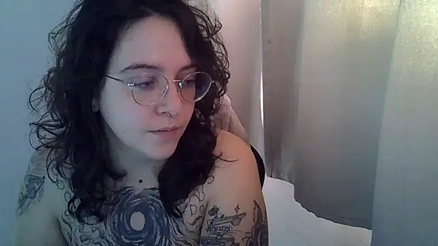 Snapshot of Blue_Liz chatting on October 24, 2:46 pm Blue Liz online show from October 24, 2:46 pm