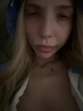 Snapshot of olivia_soft chatting on April 12, 10:26 pm olivia soft online show from April 12, 10:26 pm