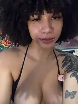 Snapshot of bettyboo2801 chatting on July 30, 7:07 am bettyboo2801 online show from July 30, 7:07 am