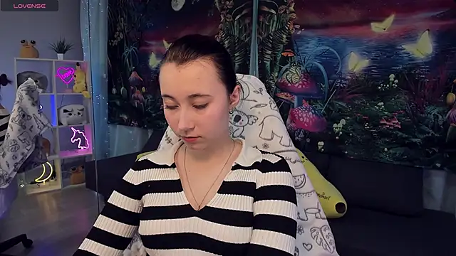 Snapshot of ClaraParks chatting on October 3, 6:16 pm ClaraParks online show from October 3, 6:16 pm