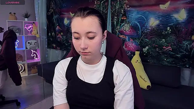 Snapshot of ClaraParks chatting on October 4, 6:28 pm ClaraParks online show from October 4, 6:28 pm