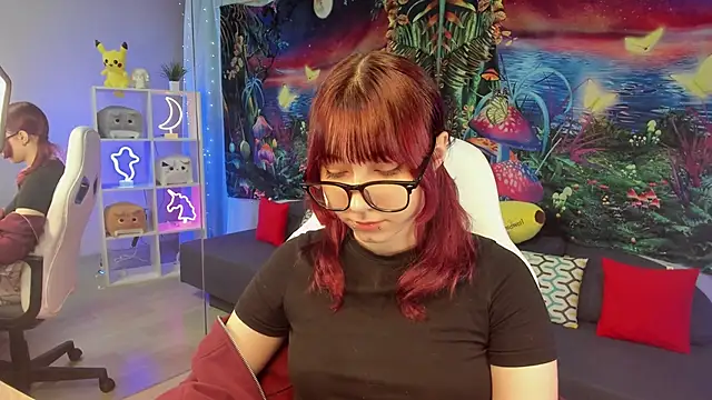 Snapshot of ClaraParks chatting on November 8, 7:45 pm ClaraParks online show from November 8, 7:45 pm