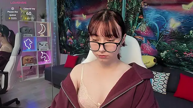 Snapshot of ClaraParks chatting on November 9, 6:50 pm ClaraParks online show from November 9, 6:50 pm