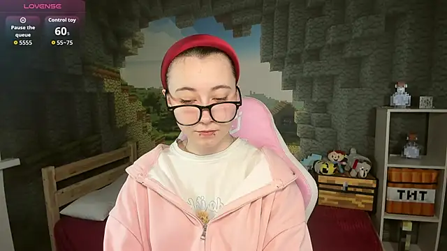 Snapshot of ClaraParks chatting on January 5, 6:33 pm ClaraParks online show from January 5, 6:33 pm