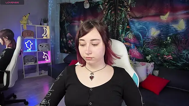 Snapshot of ClaraParks chatting on February 11, 7:19 pm ClaraParks online show from February 11, 7:19 pm