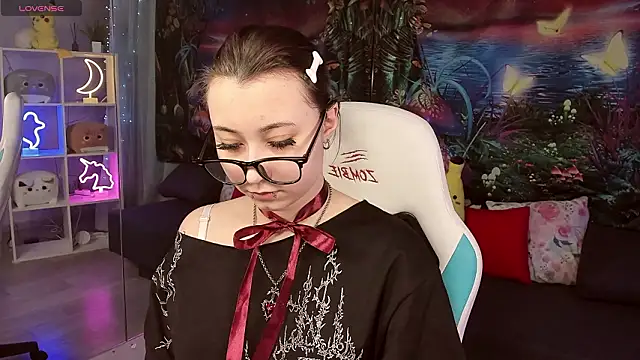 Snapshot of ClaraParks chatting on February 24, 5:33 pm ClaraParks online show from February 24, 5:33 pm