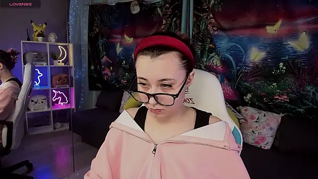 Snapshot of ClaraParks chatting on March 4, 7:09 pm ClaraParks online show from March 4, 7:09 pm