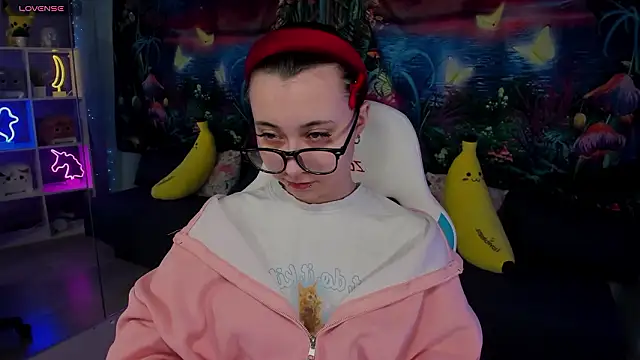 Snapshot of ClaraParks chatting on March 8, 7:39 pm ClaraParks online show from March 8, 7:39 pm