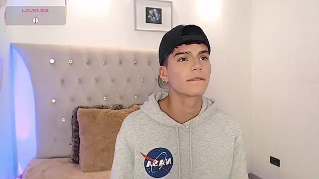 Snapshot of Dulcey_ chatting on November 19, 4:12 am Dulcey online show from November 19, 4:12 am