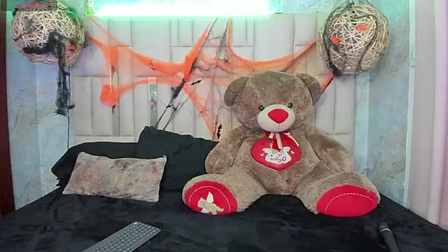 Snapshot of NikkyyRed chatting on November 6, 3:40 am NikkyyRed online show from November 6, 3:40 am