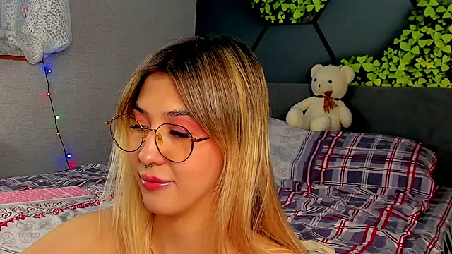 Snapshot of Bella_svon chatting on December 20, 7:10 pm Bella svon online show from December 20, 7:10 pm