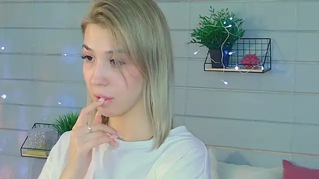 Snapshot of Bella_svon chatting on May 14, 3:30 pm Bella svon online show from May 14, 3:30 pm