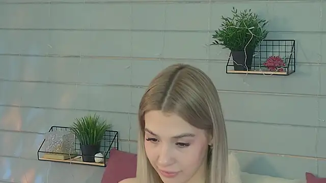 Snapshot of Bella_svon chatting on May 16, 10:36 am Bella svon online show from May 16, 10:36 am