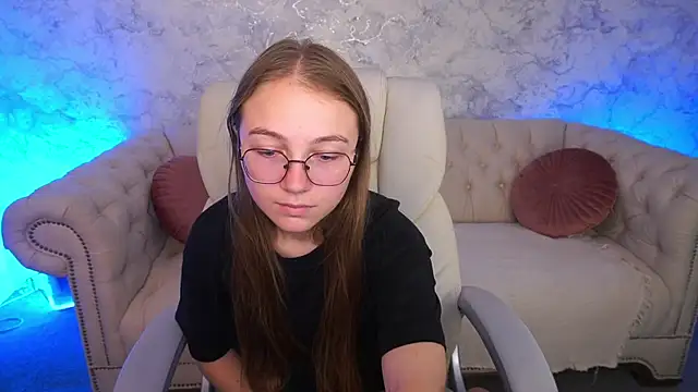 ArrinaWairr online show from September 9, 8:25 am