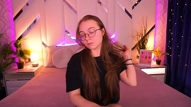 ArrinaWairr online show from February 19, 9:49 am