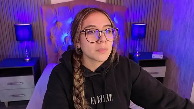 Bonnali lune online show from February 19, 7:32 pm