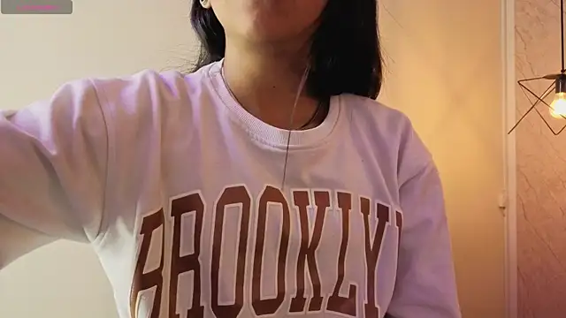 Snapshot of Sheilly_brown chatting on June 25, 7:40 pm Sheilly brown online show from June 25, 7:40 pm