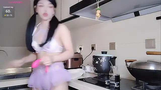 Snapshot of Coco--01 chatting on November 1, 1:18 am Coco--01 online show from November 1, 1:18 am