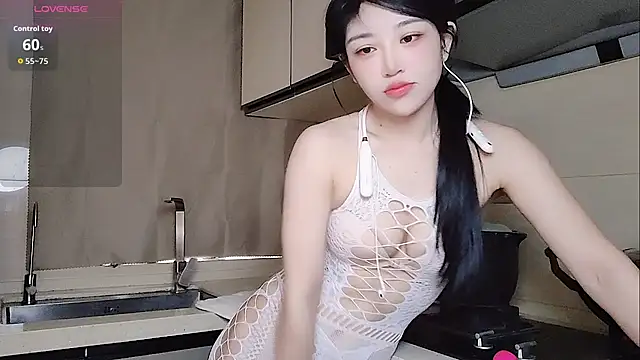 Snapshot of Coco--01 chatting on November 5, 12:32 am Coco--01 online show from November 5, 12:32 am