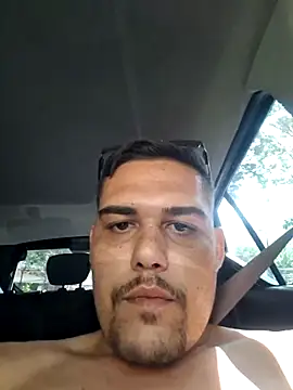 Snapshot of feehzungi0000 chatting on December 3, 5:00 pm feehzungi0000 online show from December 3, 5:00 pm