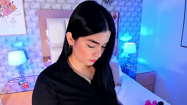 Sasha  sims   online show from November 20, 12:05 pm