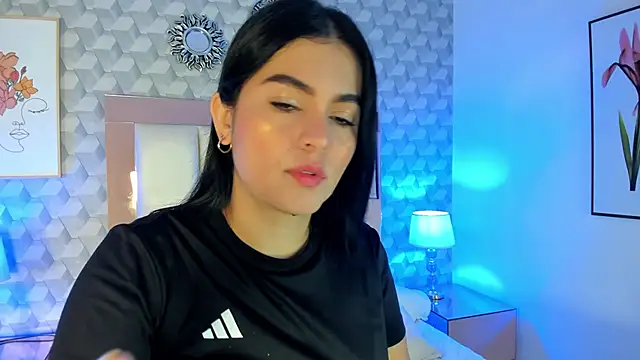 Sasha  sims   online show from December 3, 11:30 am