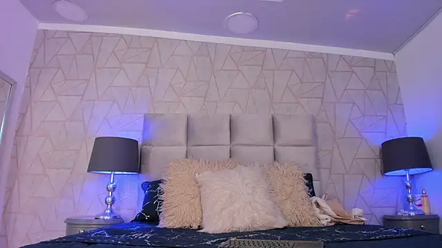 Emely florence  online show from October 12, 5:56 pm