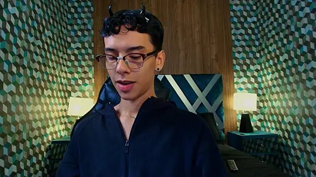 Snapshot of Aiden_Royce chatting on October 12, 8:41 pm Aiden Royce online show from October 12, 8:41 pm