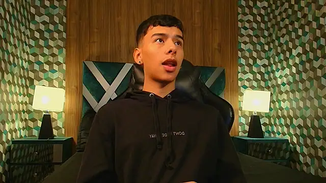 Snapshot of Aiden_Royce chatting on October 24, 5:37 am Aiden Royce online show from October 24, 5:37 am