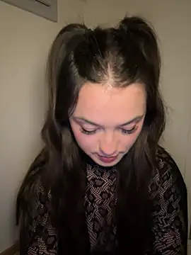 Snapshot of liloush__ chatting on May 14, 8:04 pm liloush online show from May 14, 8:04 pm