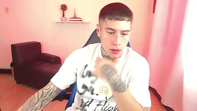 Snapshot of setthomas chatting on September 15, 1:44 pm setthomas online show from September 15, 1:44 pm