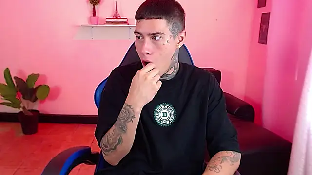 Snapshot of setthomas chatting on September 29, 2:22 pm setthomas online show from September 29, 2:22 pm