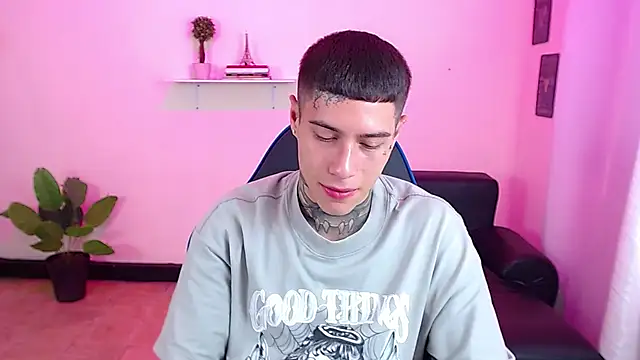 Snapshot of setthomas chatting on September 30, 2:44 pm setthomas online show from September 30, 2:44 pm